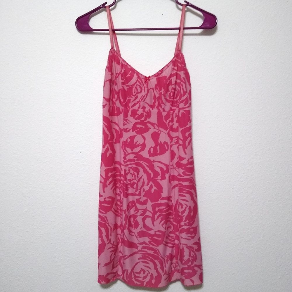Ambrielle hot pink rose print night gown